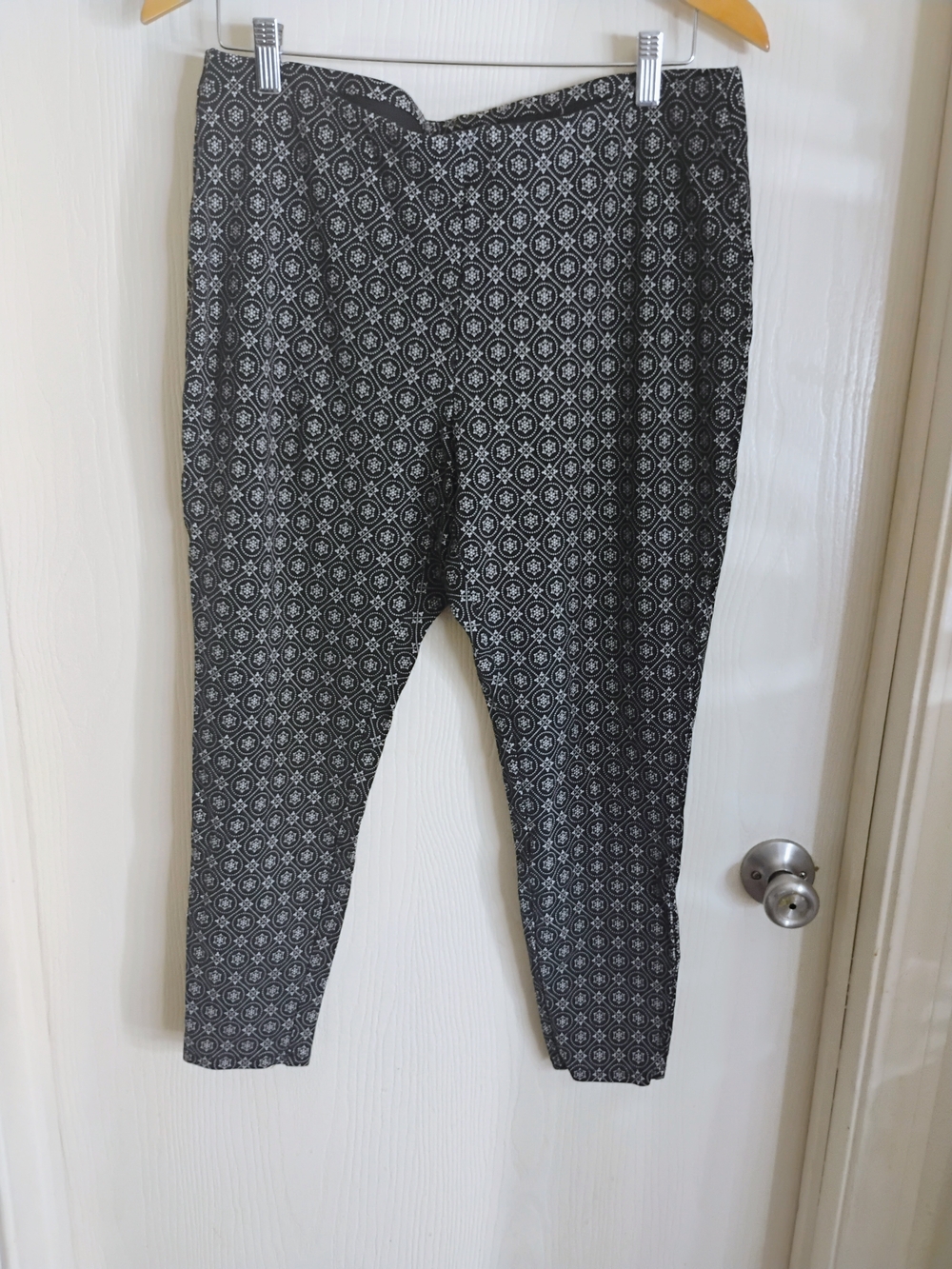 Chico's Black and White Geometric Print Women Pants